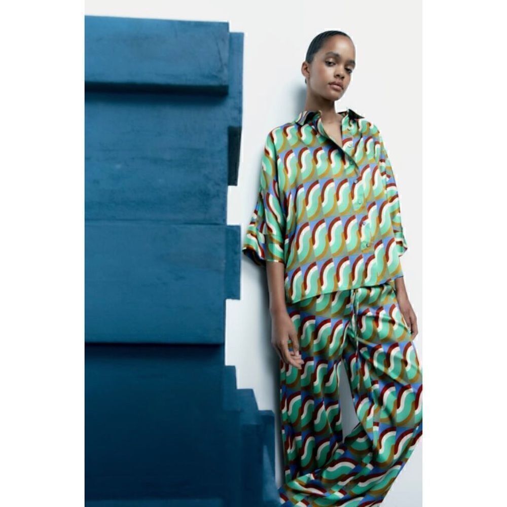 NWOT Zara Blogger’s Favorite Satin Effect Geometric Print Oversized Shirt, Small - Picture 7 of 16
